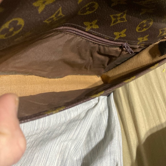Vintage classic monogram bi fold Louis Vuitton clutch 6”x9.5”x2” - Picture 6 of 7